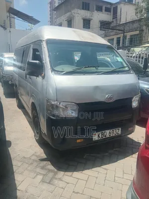 Toyota HiAce 2017 Silver