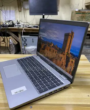 Laptop Dell Precision 3561 8GB Intel Core i7 SSD 256GB