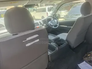 Toyota HiAce 2019 Blue