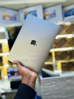 Laptop Apple MacBook Pro 2018 16GB Intel Core i7 SSHD (Hybrid) 256GB