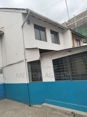 8bdrm House in Mai Mahiu Road, Nairobi South for sale