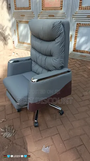 Executive Office Chair With Leg Rest – Grey