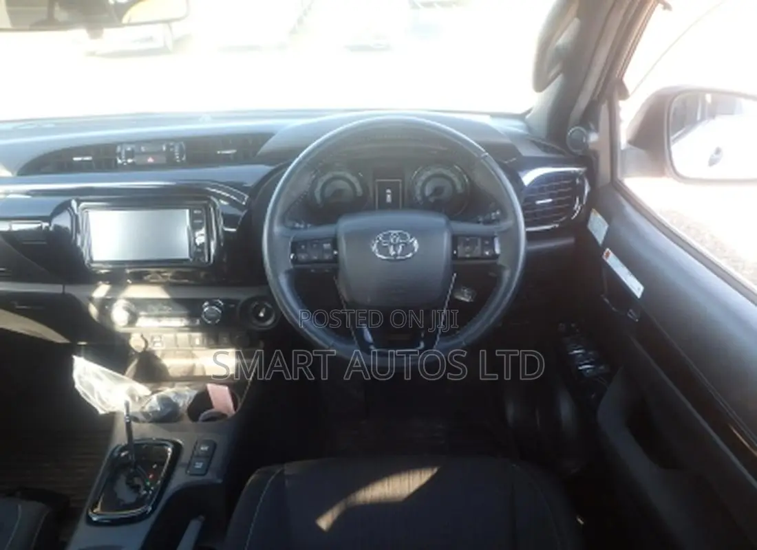 Toyota Hilux Revo Double Cab Deisel 2.4 AWD 2019 White