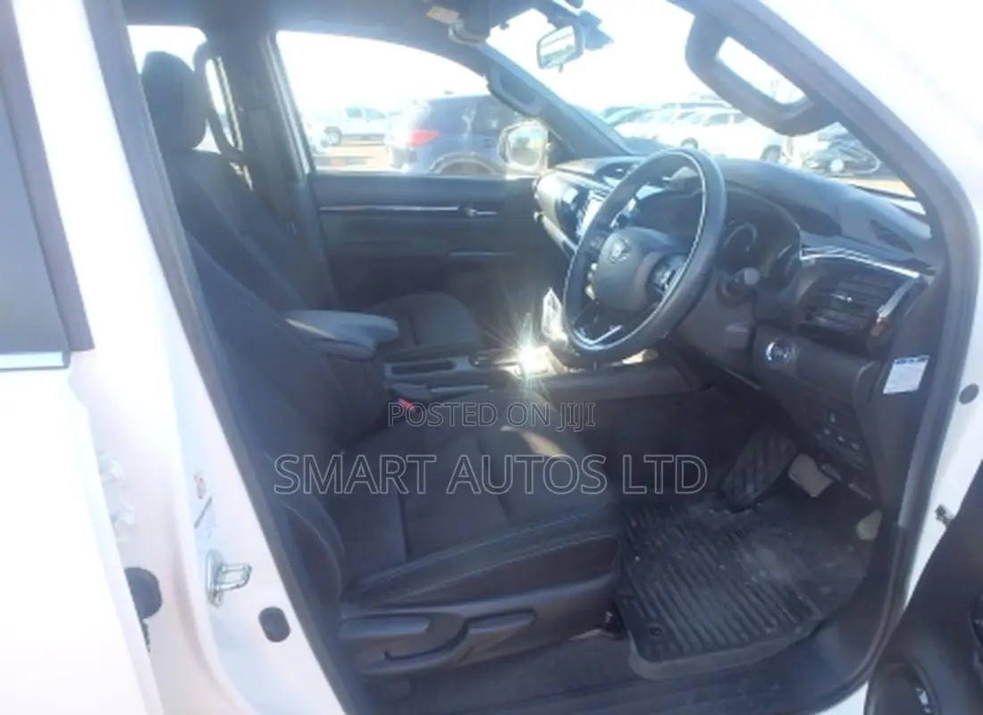 Toyota Hilux Revo Double Cab Deisel 2.4 AWD 2019 White