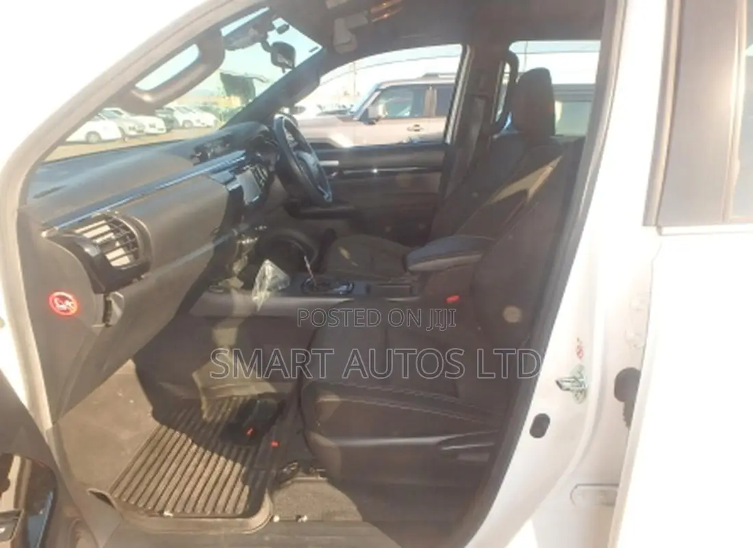 Toyota Hilux Revo Double Cab Deisel 2.4 AWD 2019 White
