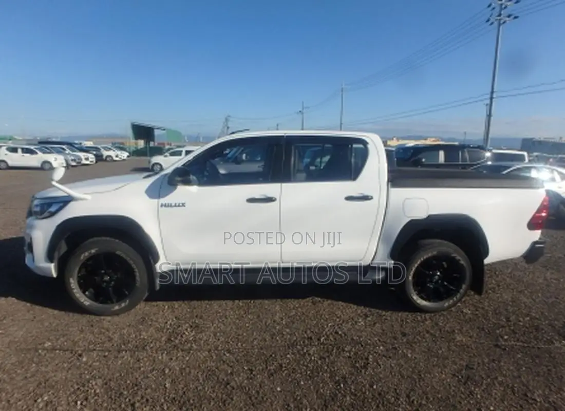 Toyota Hilux Revo Double Cab Deisel 2.4 AWD 2019 White