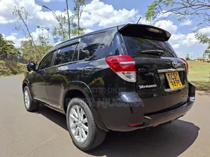 Toyota Vanguard 2011 Black