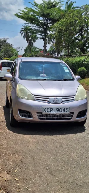 Nissan Note 1.4 2010 Purple