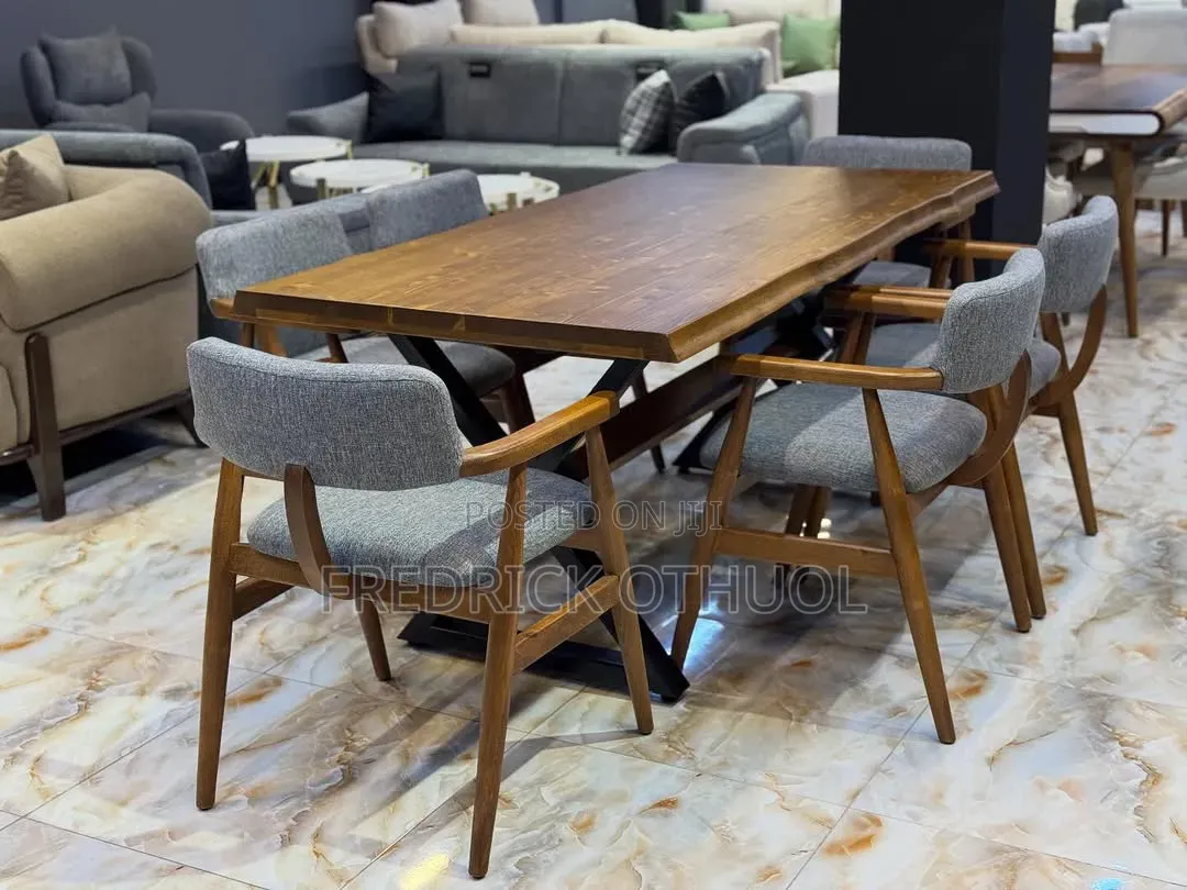 A Carpenter "N" Upholster