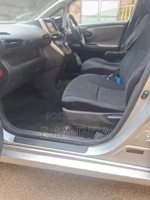 Toyota Wish 2011 Silver