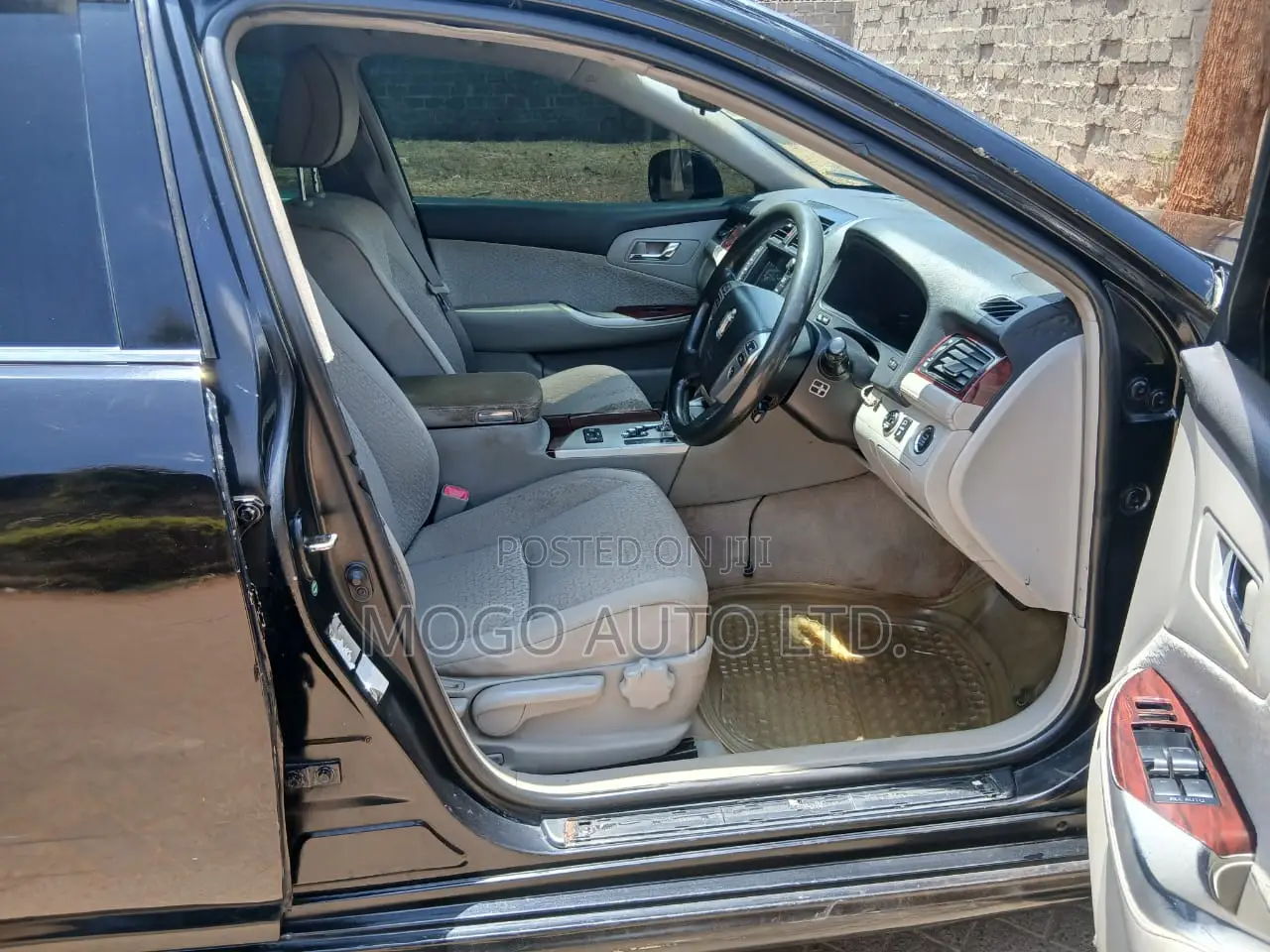 Toyota Crown 2010 Black