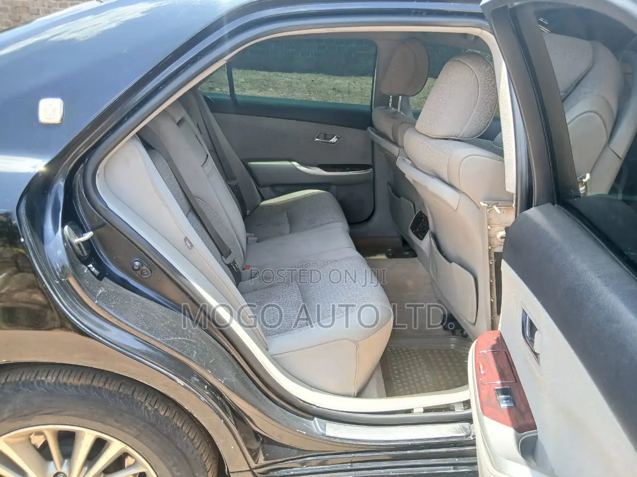 Toyota Crown 2010 Black