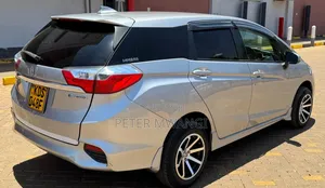 Honda Fit Shuttle 2017 Silver