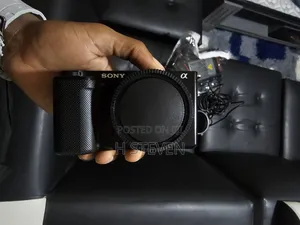 Sony Zv E10 Body +3batteries and Charger