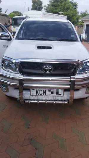 Toyota Hilux 2011 White
