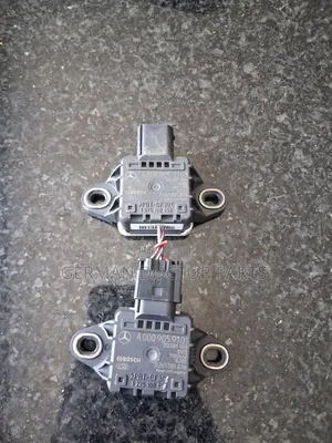 W212 Acceleration Sensors