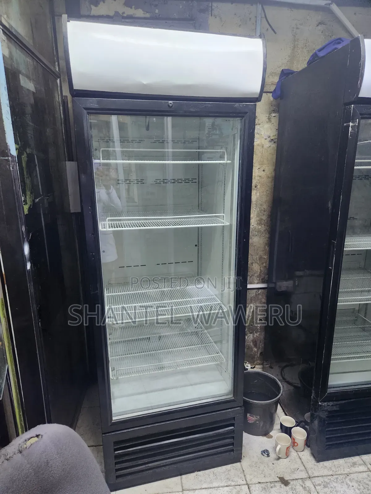 Aapproved Clean 650litres Cnpy Display Fridge