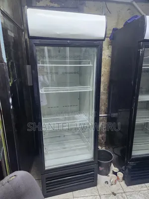 Aapproved Clean 650litres Cnpy Display Fridge