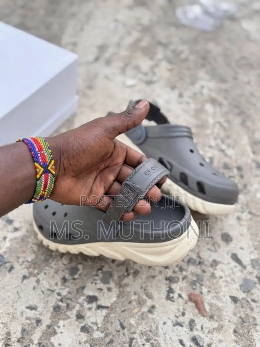 Crocs Duet Max II Clogs in a Grey Size