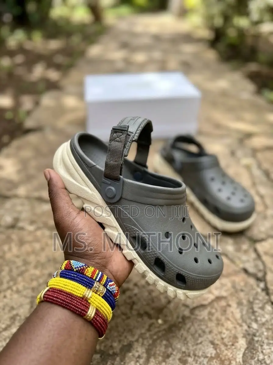 Crocs Duet Max II Clogs in a Grey Size