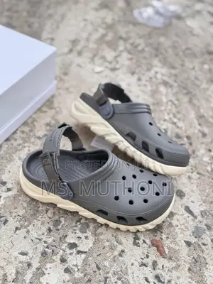 Crocs Duet Max II Clogs in a Grey Size