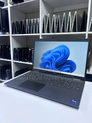Laptop Dell Latitude 3520 16GB Intel Core i7 SSD 512GB