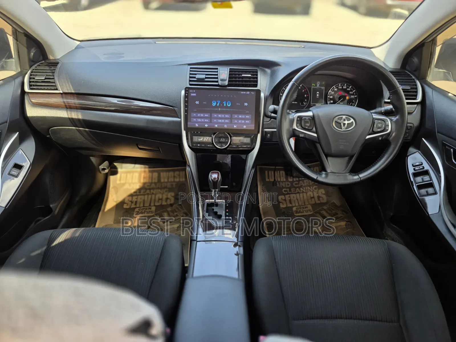 Toyota Premio 2018 Silver