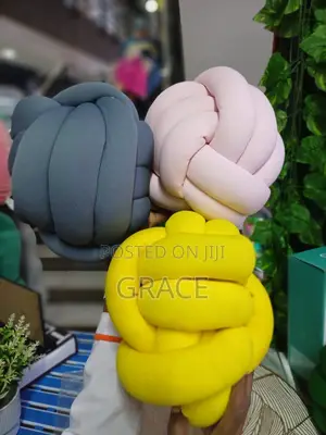 Larger Knot Pillow