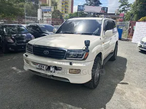 Toyota Land Cruiser 2000 White