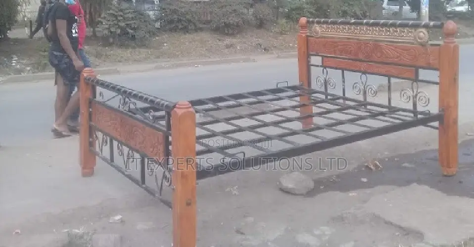 Wooden Metallic Bed 5*6