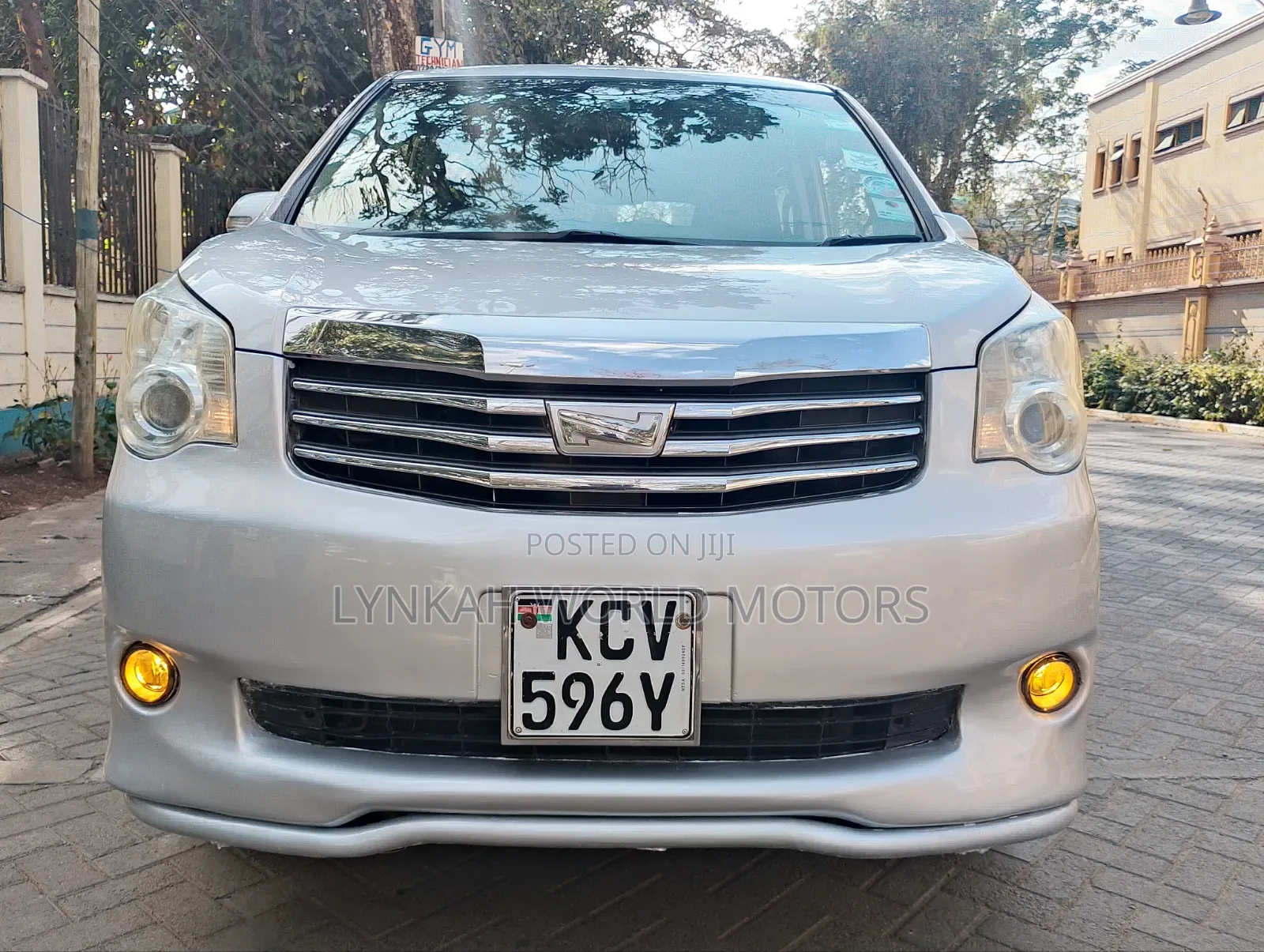 Toyota Noah 2012 Silver