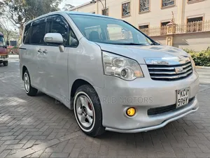 Toyota Noah 2012 Silver