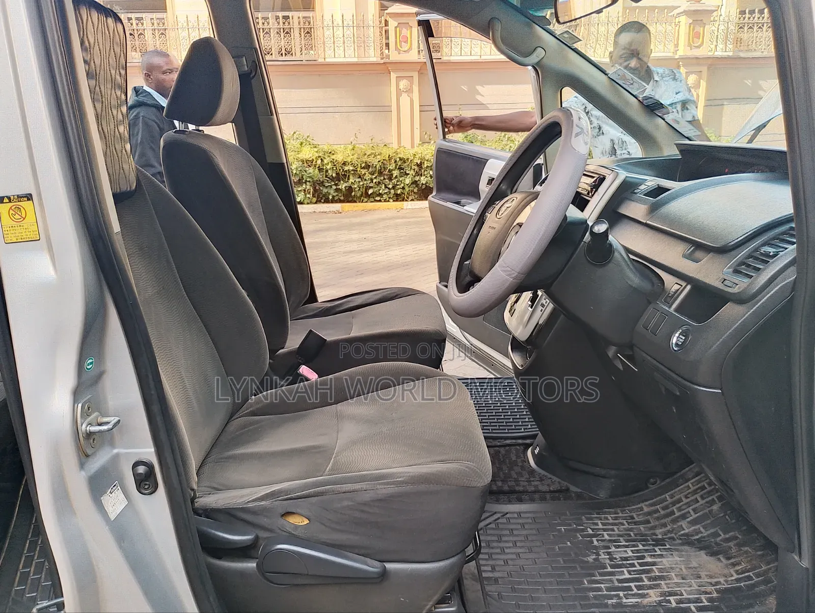 Toyota Noah 2012 Silver