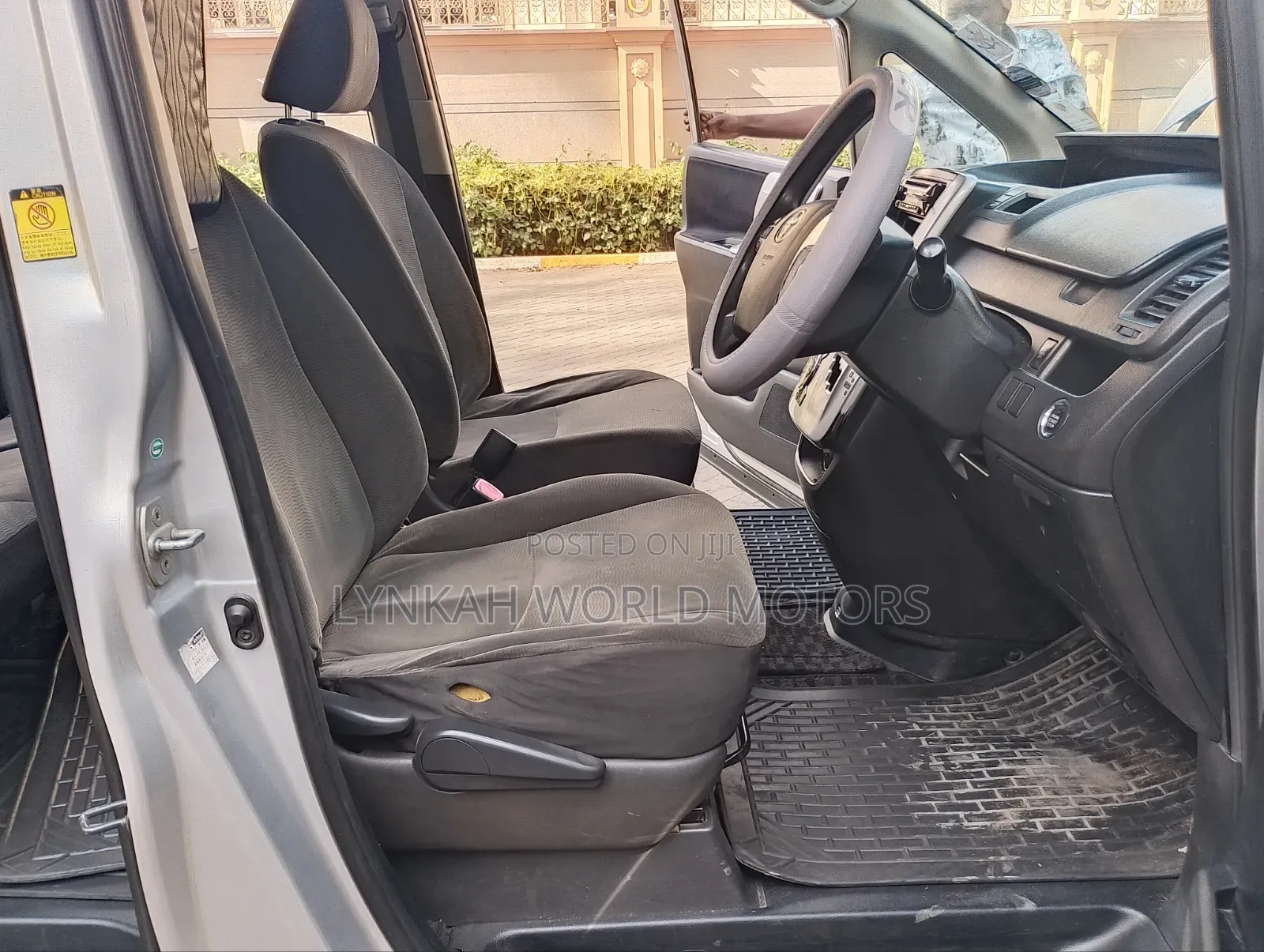 Toyota Noah 2012 Silver
