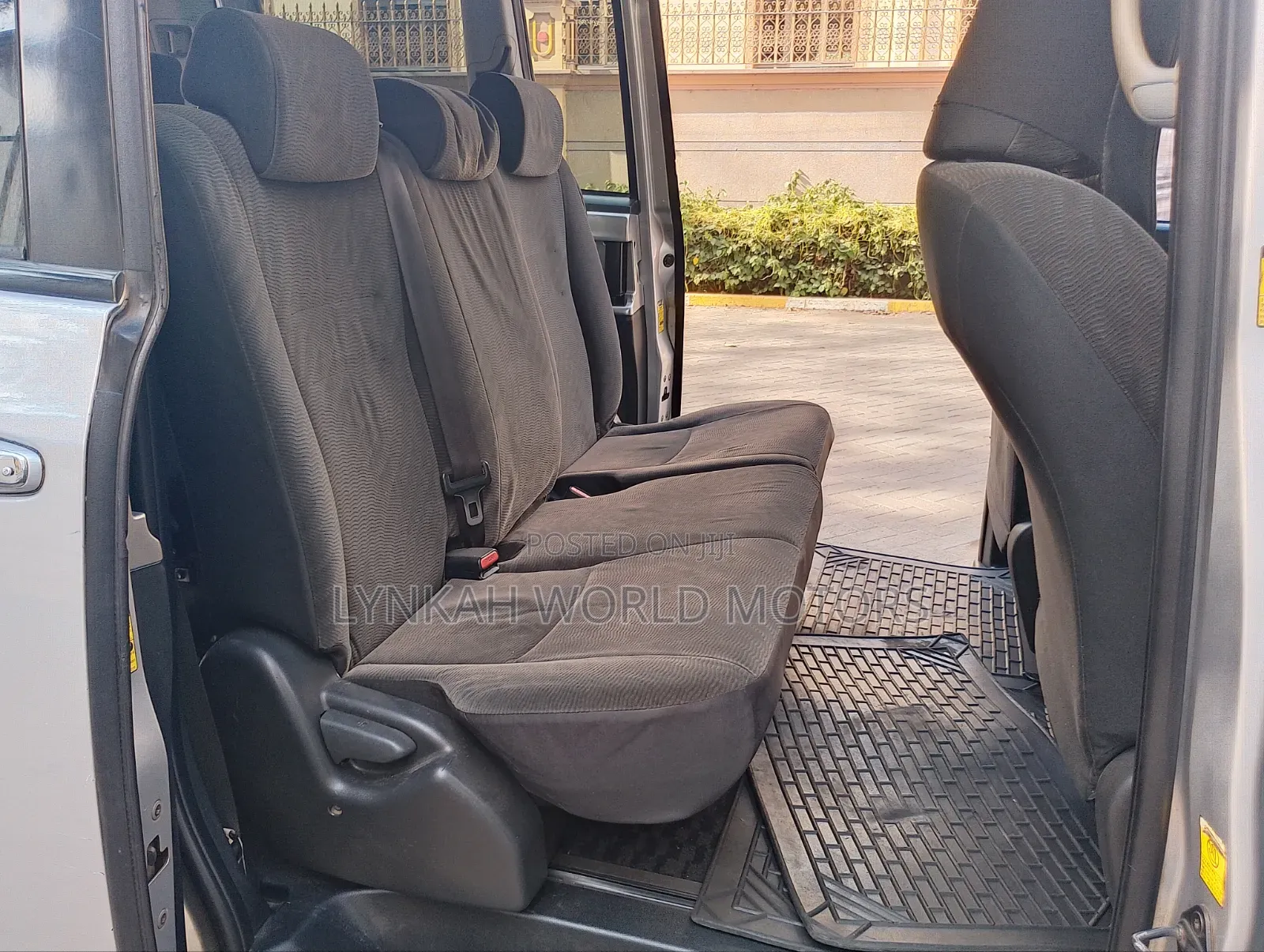 Toyota Noah 2012 Silver