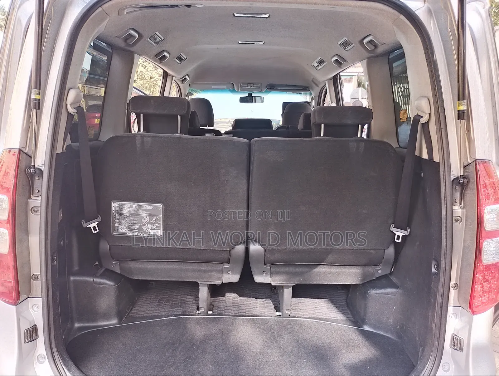Toyota Noah 2012 Silver