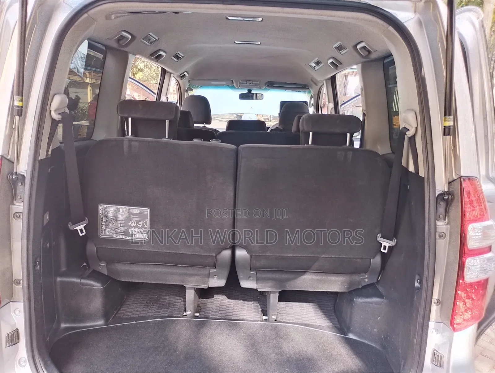 Toyota Noah 2012 Silver