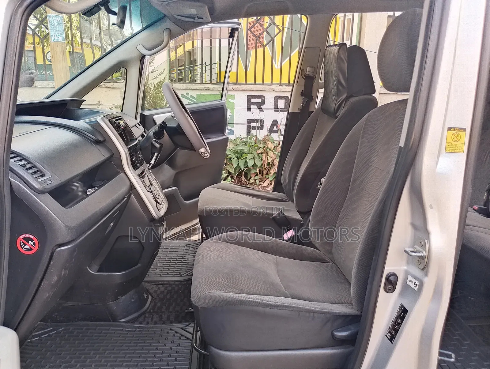 Toyota Noah 2012 Silver