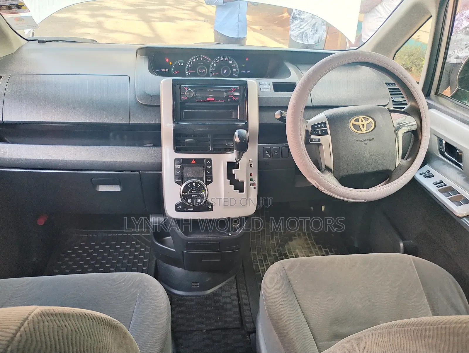 Toyota Noah 2012 Silver