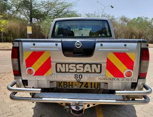 Nissan Navara 2005 Silver
