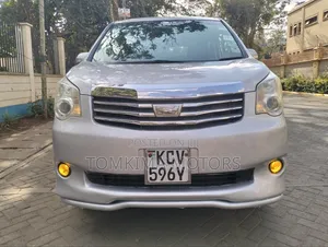 Toyota Noah 2012 Silver