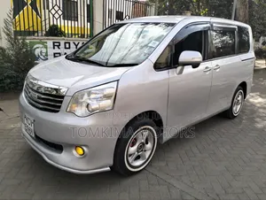Toyota Noah 2012 Silver
