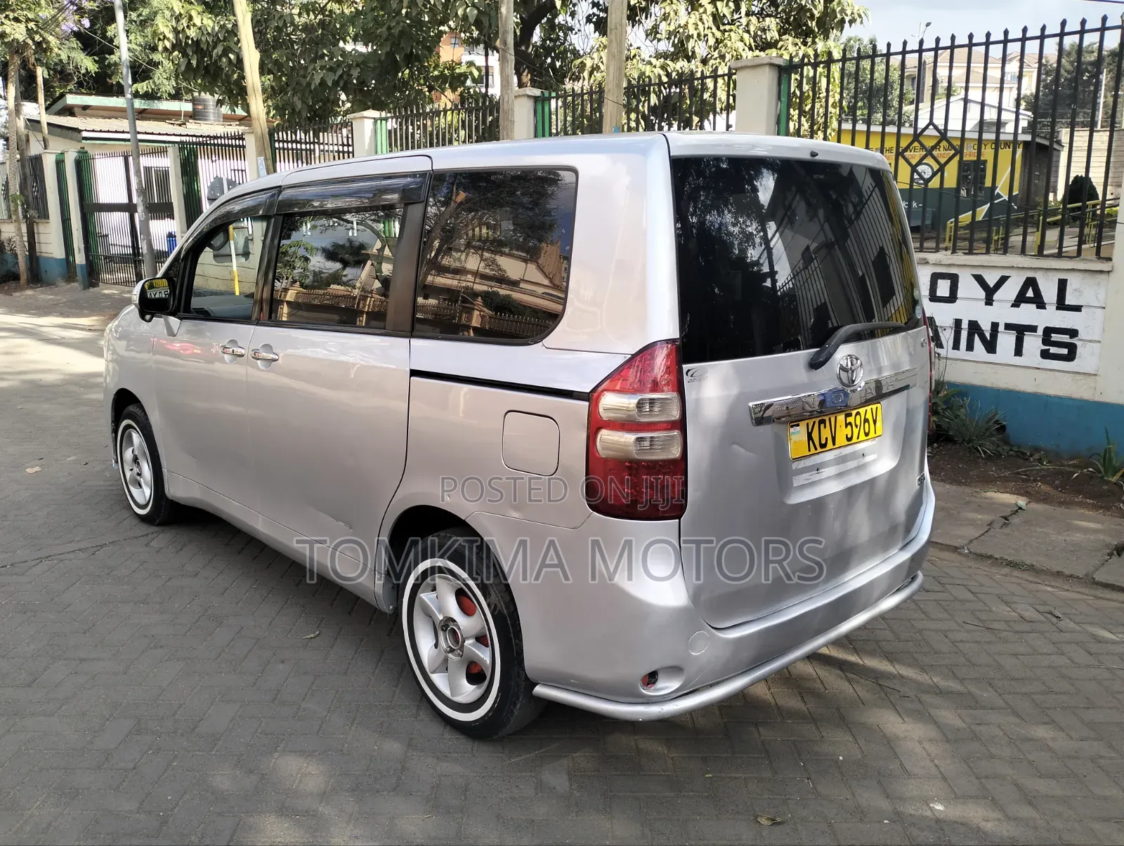 Toyota Noah 2012 Silver