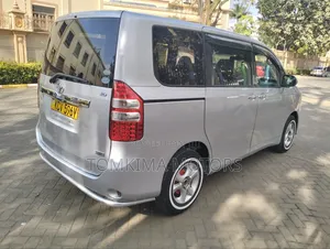 Toyota Noah 2012 Silver