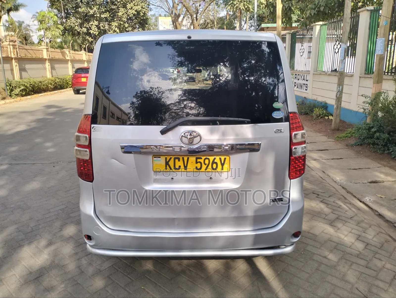Toyota Noah 2012 Silver