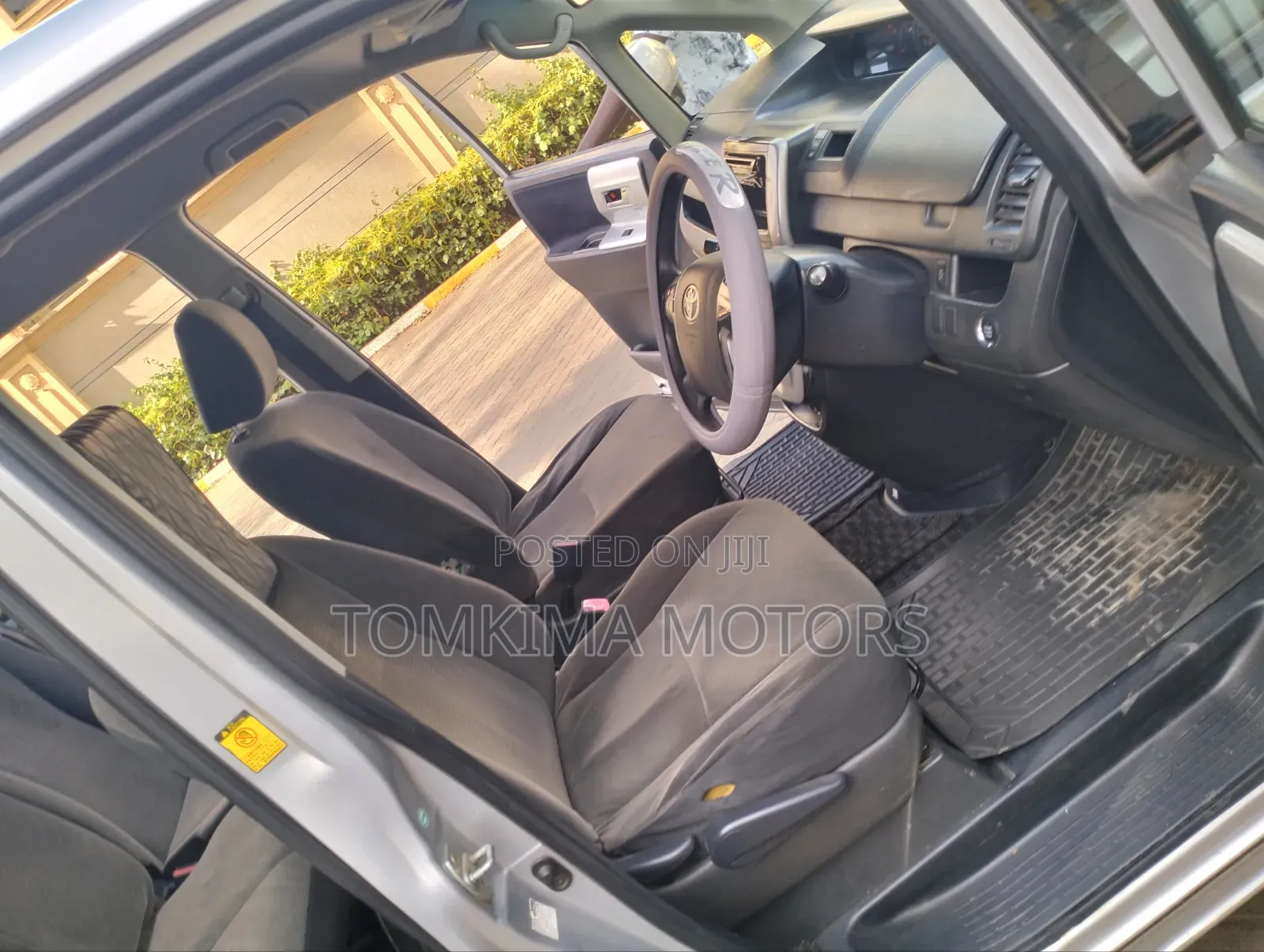 Toyota Noah 2012 Silver