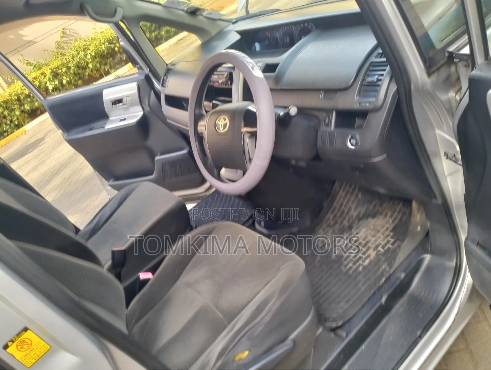 Toyota Noah 2012 Silver