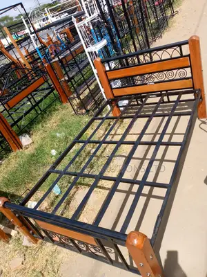 Modern Metal & Wood Single Bed (4x6)