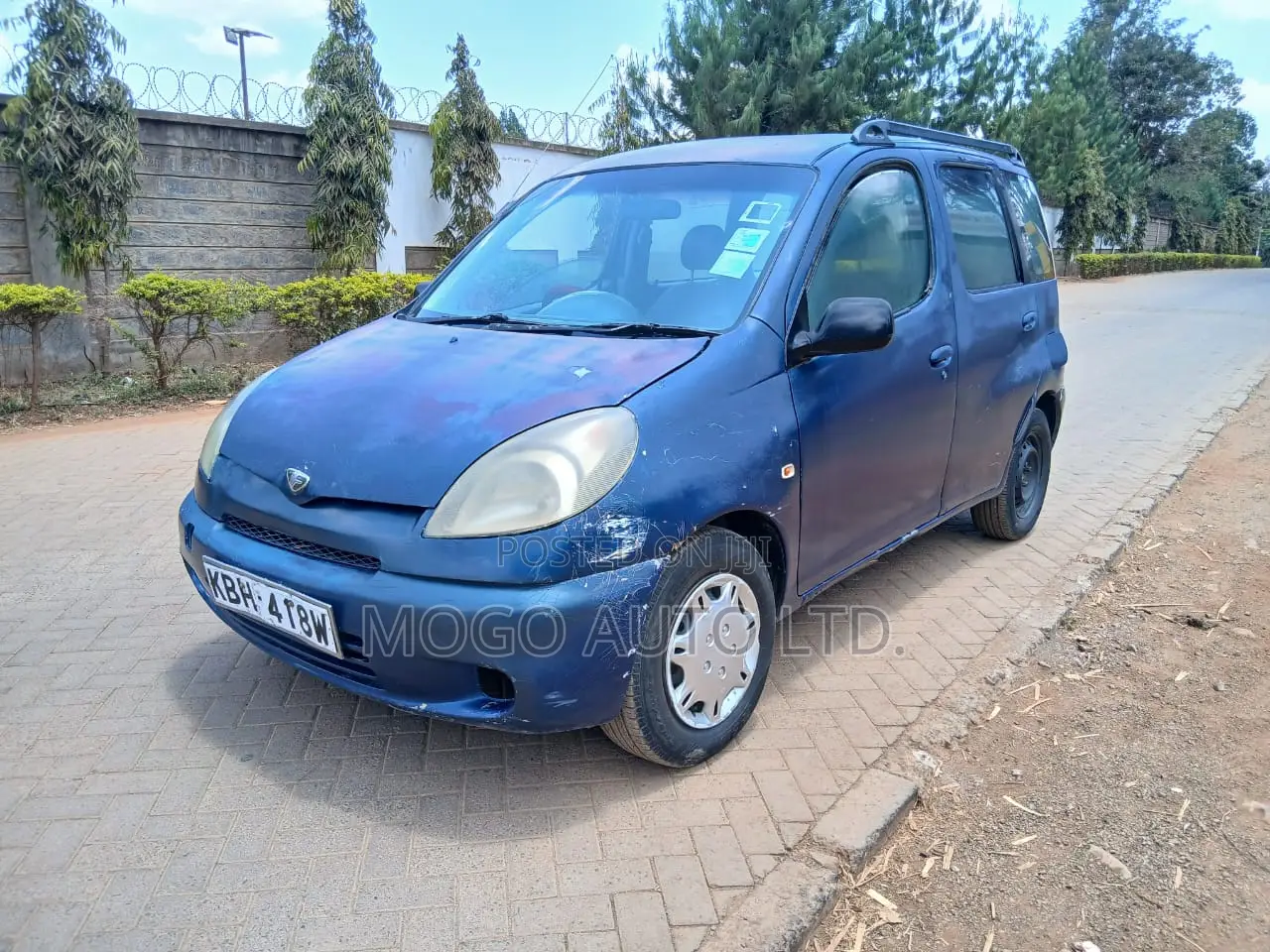 Toyota Fun Cargo 2002 Blue