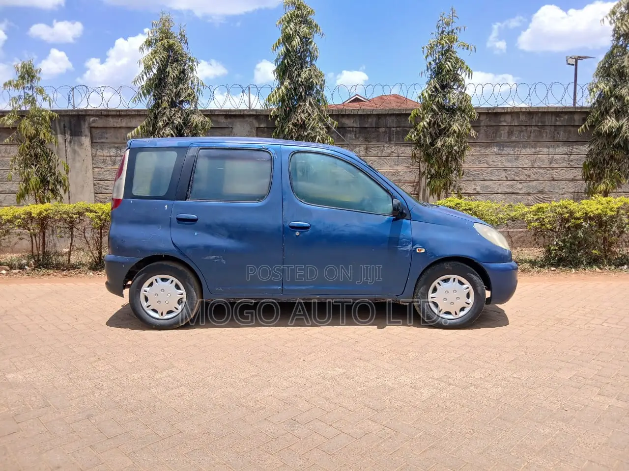 Toyota Fun Cargo 2002 Blue